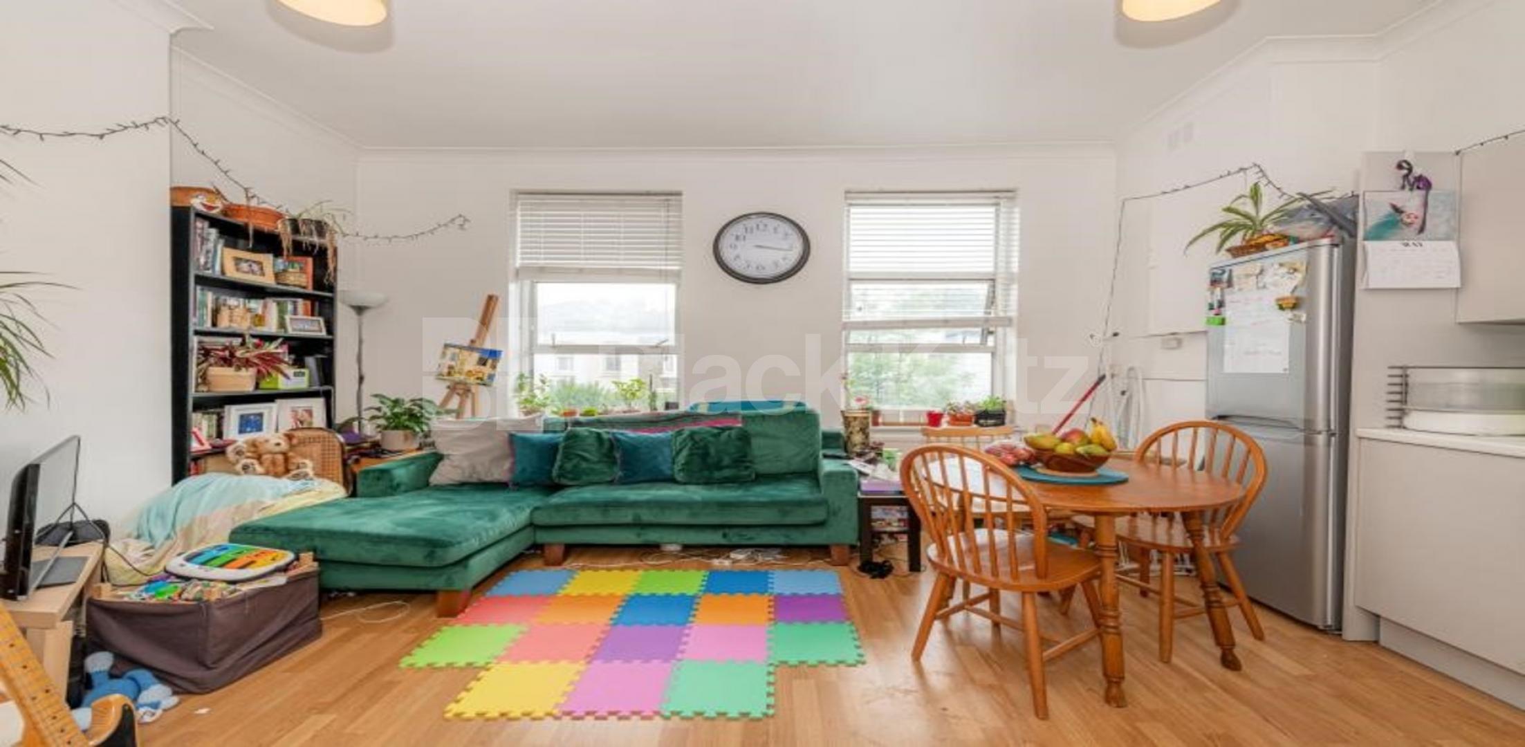 			NEW INSTRUCTION!, 2 Bedroom, 1 bath, 1 reception Flat			 Park Road, CROUCH END